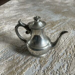 Vintage Woodbury Pewterer Teapot Hinged Lid Pewter new will need some polishing